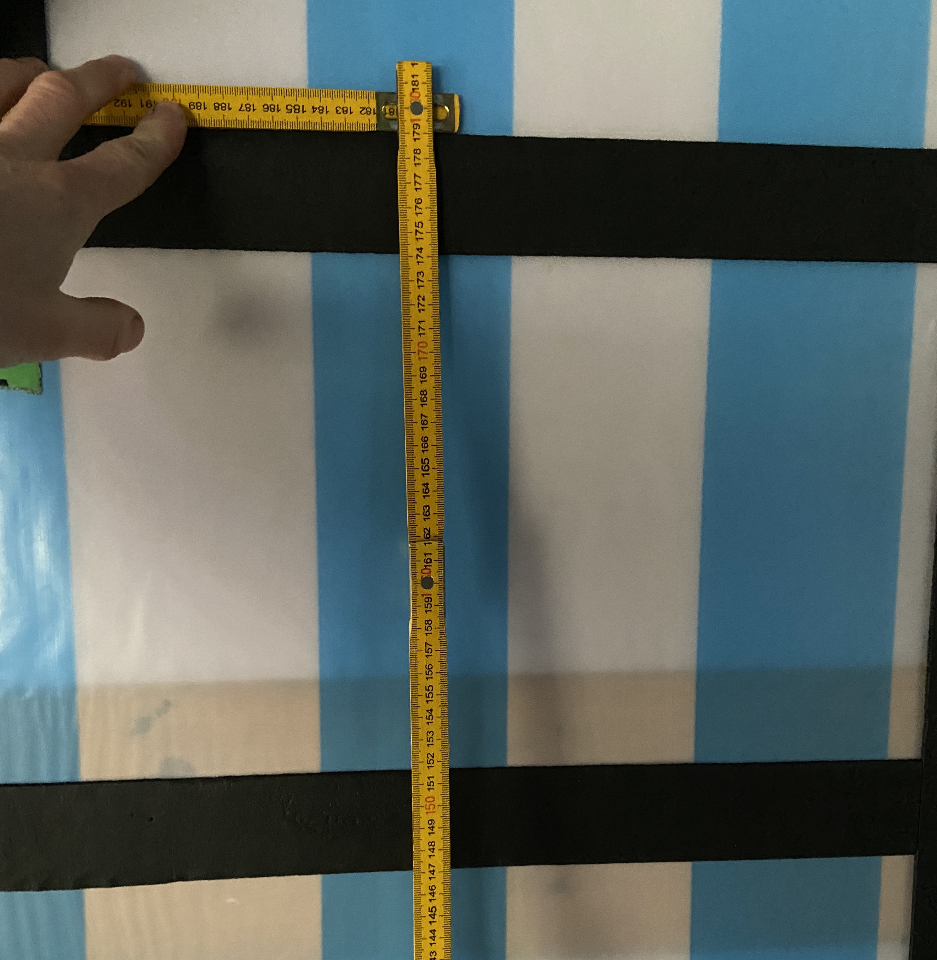 Measuring the position of the beams and the insulation tape