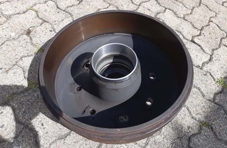 Ring pressed into the brake drum’s bearing seat