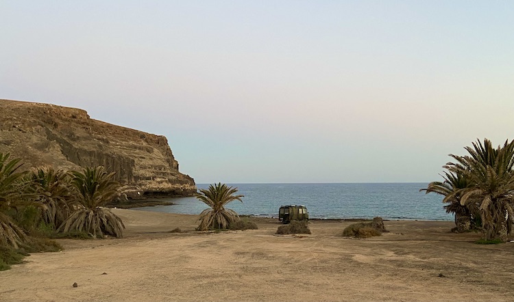 Mercedes 508 parked in a bay near el Tabloncillo