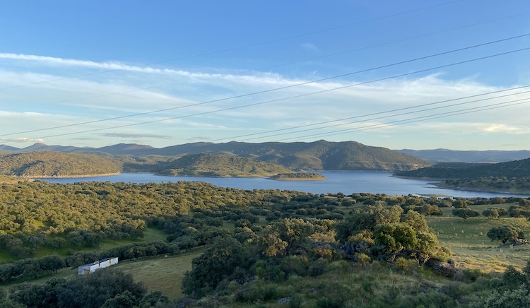 View on embalse de Valdecañas