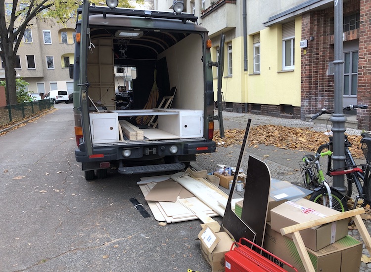 Fitted cladding for the walls