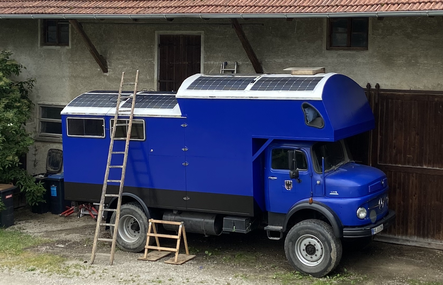 Mercedes 1113 with 2200W solar panels on the roof