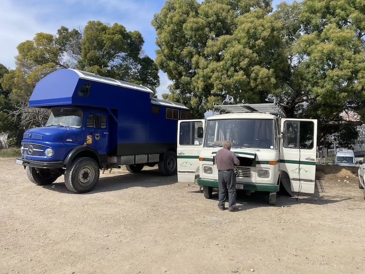 Helping an old Belgium traveler to fix his Mercedes van