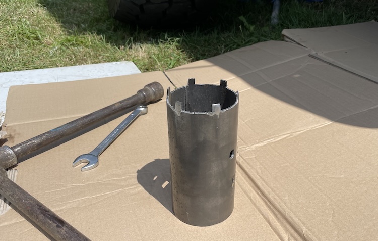 Custom spindle nut socket for the front wheel bearing of a Mercedes LA 1113