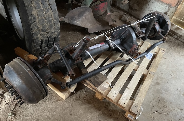 Used front axle of a Mercedes LA 1113