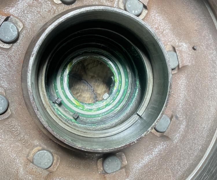 Spacer ring for the inner wheel bearing