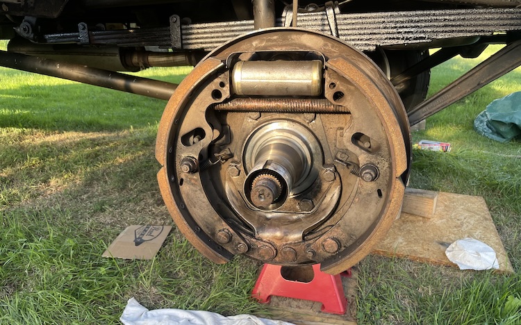 Mounted spindle sleeve and brake backing plate