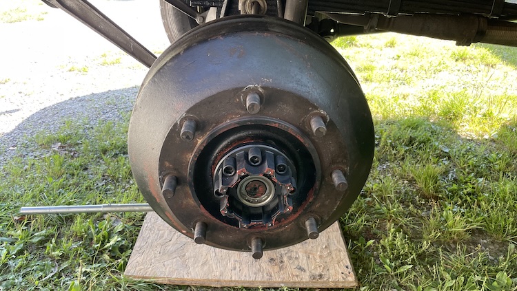 Freewheel hub with its cover removed