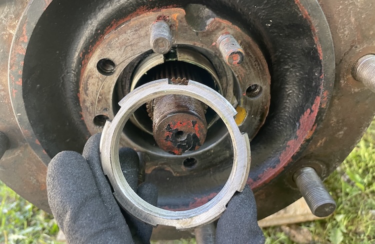 Removing the inner locknut