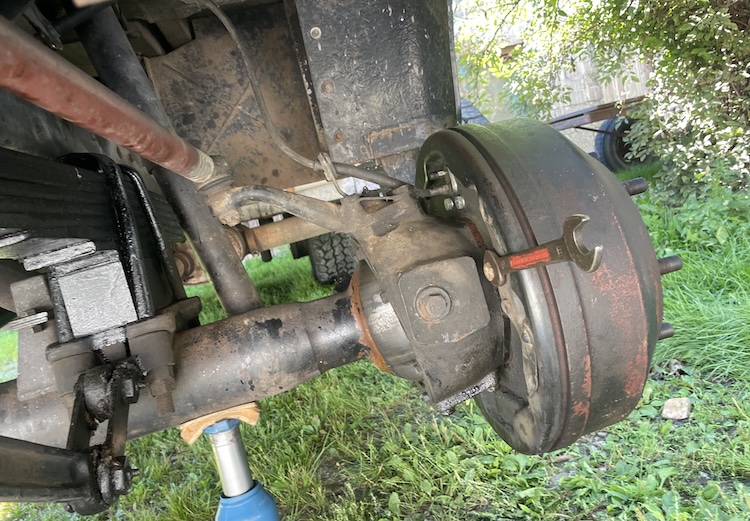 Loosening the brake shoes