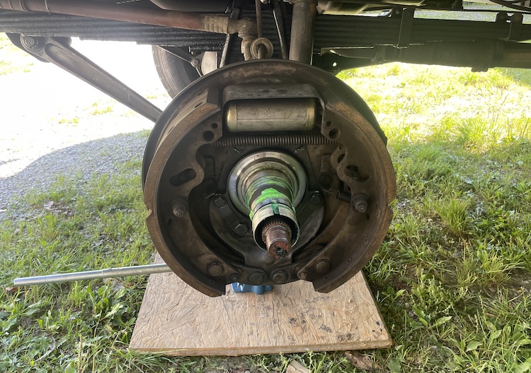 Spindle sleeve and brake backing plate