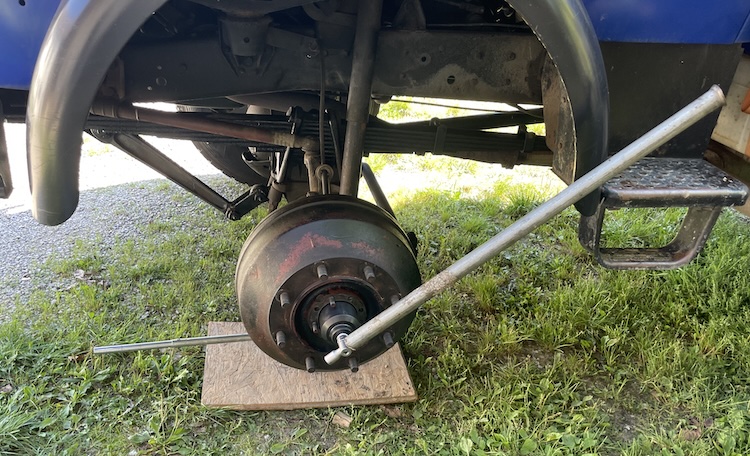 Tightening the locknut to allow the bearings to settle into the brake drum hub