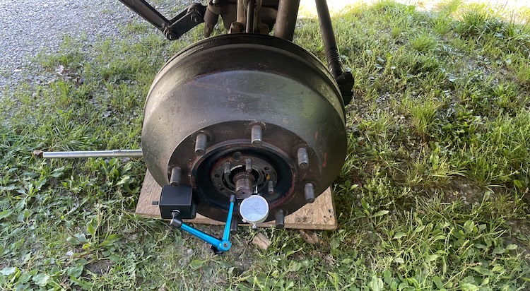 Controlling the wheel bearing clearance