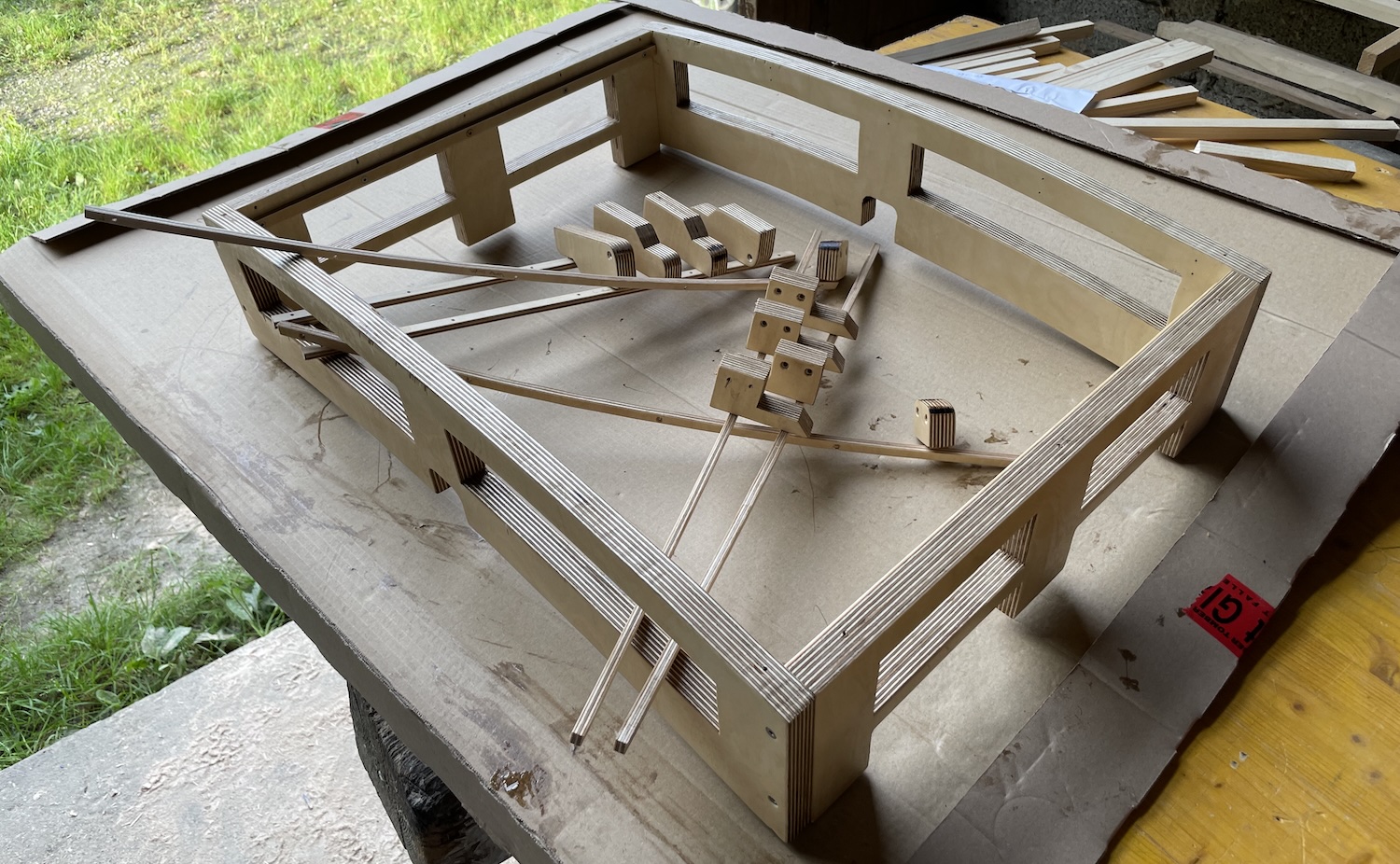 Cut, sanded, and oiled: all the individual parts of the entire window construction